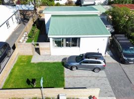 Ary & Pablo Airport Stay, ξενοδοχείο στο Κεφλαβίκ