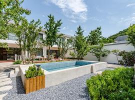 Huazhu Luxury Peach Blossom Ridge Homestay, ξενοδοχείο σε Jinan
