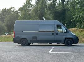 Tiny House na Praia de Faro Experiencia Glamping, hotel v destinaci FAO