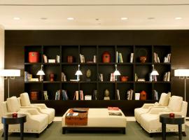 Starhotels Grand Milan, ξενοδοχείο στο Σαρόνο