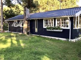 Cozy cottage near beach and nature, hotel v destinaci Martofte