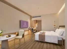 Elong Guilin Elephant Trunk Hill & Train Station