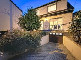 6 bedroom, 5 bathroom villa near Paris, hotel v destinaci Saint-Denis