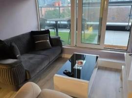 Downtown Luxury Condo Gym & Parking，位于多伦多的酒店