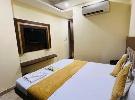 Family Silver Street - 5 Minute Walking Distance New Delhi Railway station