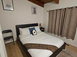 P&N Suites - Queen Room- DUBAI, ξενοδοχείο στο Έντμοντον