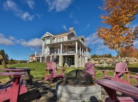 Condo 63: Bright Upper Floor with Terrace & BBQ, hotel in Petite-Rivière-Saint-François