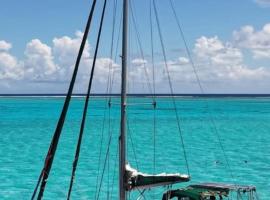 Bora Bora ou Maupiti sur un voilier, hôtel à Ataiti