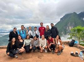 Nong Khiaw Over Night Camping Sunrise and Sunset At Phadeng Peak Viewpoint, Hotel in Ban Sôphoun