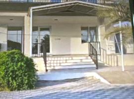 Abucho Holiday Homes in Ras Al Khaimah UAE, ξενοδοχείο σε Ρας Αλ Καϊμά