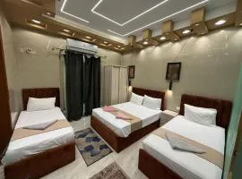 Cairo Püre, Plaza Hotel