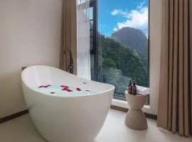 THAT MAY Hotel-Private Travel Guide & Cultural Exchange by Li River and Rock Climbing