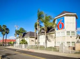 Motel 6-Riverside, CA - South: Riverside şehrinde bir otel