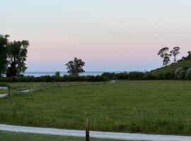 The Salty Cow, hotel in Onekaka