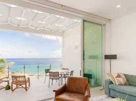 Sunset Point Vacation Luxury Oceanfront Condo West Bay, hotel in Hell