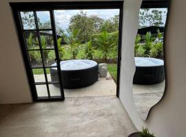 Cabañas Campestres, jacuzzi, 10 min de Villavicencio, ξενοδοχείο σε Βιλιαβισένσιο