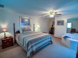 Bear Camp By The Night, hotel in Pigeon Forge