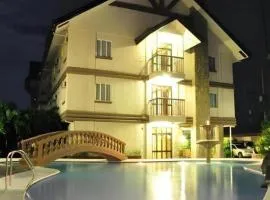 Chocolate and Berries Hotel