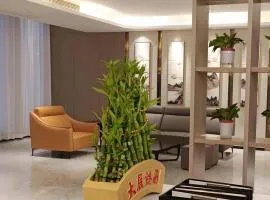 VX Hotel Wuhan Optics Valley Yangjia Bay Metro Station