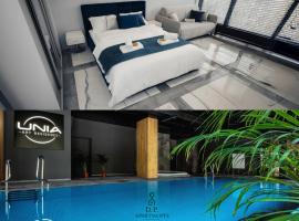 Prestige Luxury Spa Suite- Basen, Jacuzzi, Sauna & Prywatne Miejsce Parkingowe, hotel in Lublin