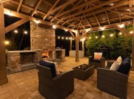 Harpers Ferry, Patio with Hot Tub & Fireplace