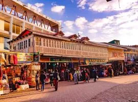 Al Maz Hotel Mall Road