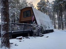 Grand Canyon Cabin! One hour and 10 minutes to the South Entrance!、ウィリアムズのホテル