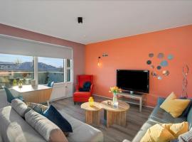 Bright and Spacious Condo Downtown, hotel i Reykjavik