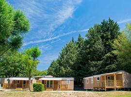 Domaine Le Petit Lac、ムスティエ・サント・マリーのホテル