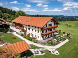 Schleipfnerhof Urlaub auf dem Bauernhof, Hotel in Bernau am Chiemsee