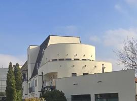 Holiday Beach Budapest Hotel, ξενοδοχείο στη Βουδαπέστη