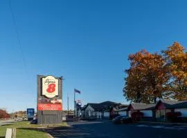 Super 8 by Wyndham Gananoque - Country Squire Resort
