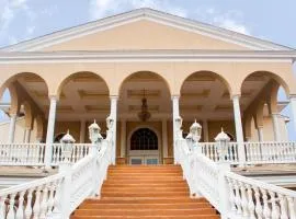 Chateau Suites