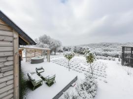 WOWcabin - Lovas, hotel in Lovas