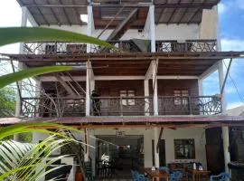 El Turista - MOON ST