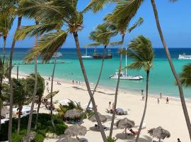 CARIBBEAN OASIS - great location - PLAYA LOS CORALES, hotel in Punta Cana