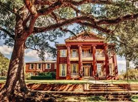 Magnolia Hall - Henderson Suite - King Suite