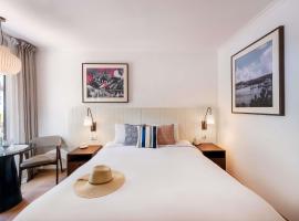 Mantra Club Croc, хотел в Еърли Бийч