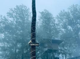 Golden Grove Treetops, hotel v destinaci Pooppara