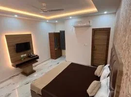 Pepper Stayz in Ayodhya near Ramjanmabhoomi