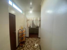 Calomanda, hotel em Huambo