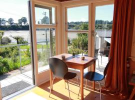 Estuary View - Peaceful Onekaka Retreat, ξενοδοχείο σε Onekaka
