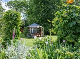 Pensionat Lövängen, Ljugarn, ξενοδοχείο σε Ljugarn