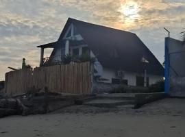 Castelnuovo villa del mar, hotel v destinaci Tonsupa