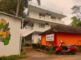 Hotel Amore Mio Morjim - Beachfront Hotel on Morjim Beach