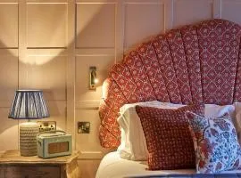 The Potters Heron - A Heartwood Inn