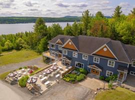 Au Sommet du Lac Magog, Hotel in Orford