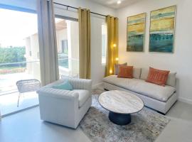 Grand Harbour Hot Spot - Convenient Cayman Stay、Red Bay Estateのホテル