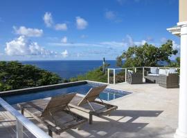 Maria Bluff Cottage-Romantic Ocean Views Modern Private Pool, hotel in Cruz Bay