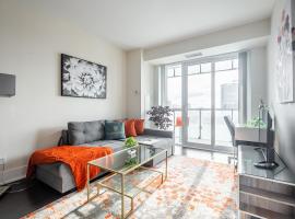 Bright High Floor1 Bedroom Condo Downtown Toronto، فندق في تورونتو